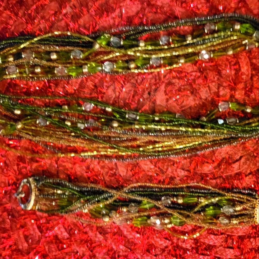 COLDWATER CREEK Sead bead necklace and bracelet.